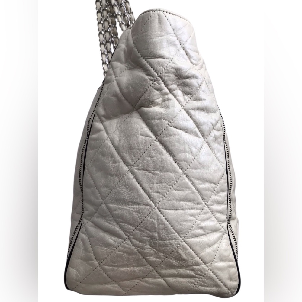 CHANEL Quilted East West Tote Bag Lambskin Silver Harware Cream Color - Picture 4 of 16